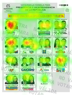 Investigadora de la Universidad de San Buenaventura Cali ajustando un dispositivo de Eye Tracking a un estudiante frente a una pantalla.