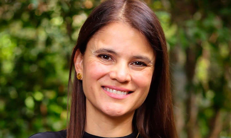 Alexandra Castrillón llega a Cali con una novela sobre mujeres, culpa e inteligencia artificial