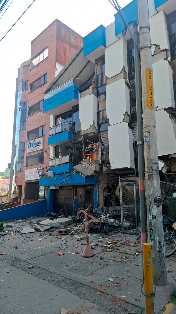 Fuerte sismo deja graves daños en Cali: reportan estructuras colapsadas y personas atrapadas
